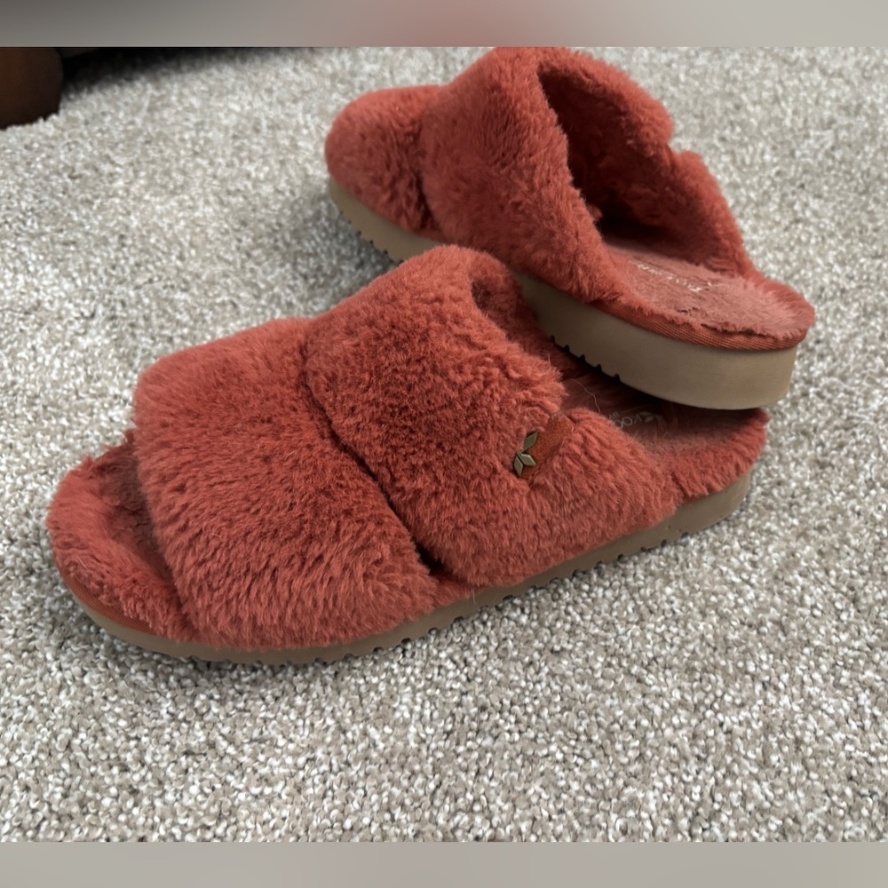 Koolaburra Luxurious Faux Fur Slippers in Warm Rust